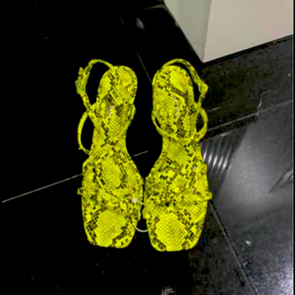 Gianni Bini Snake Heels NWT